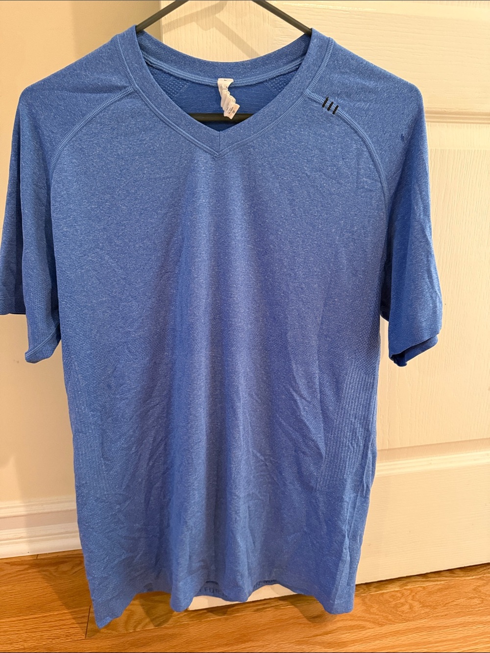 lululemon athletica Men's Heather Blue V-Neck Short Sleeve Tee